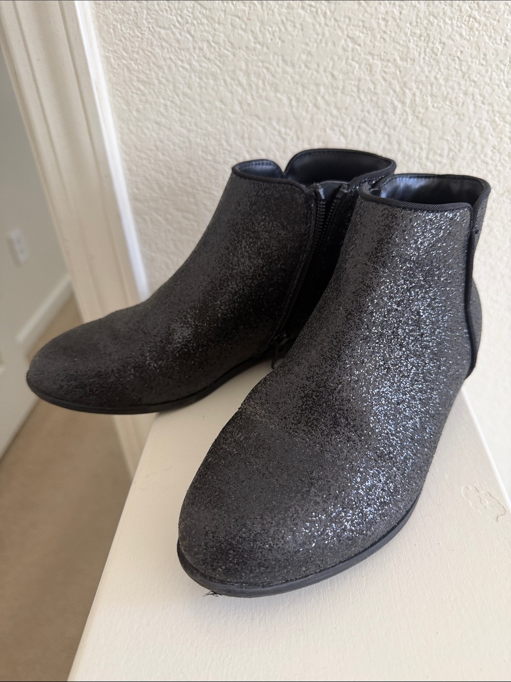 Cat & Jack Girls' Black Glitter Ankle Boots